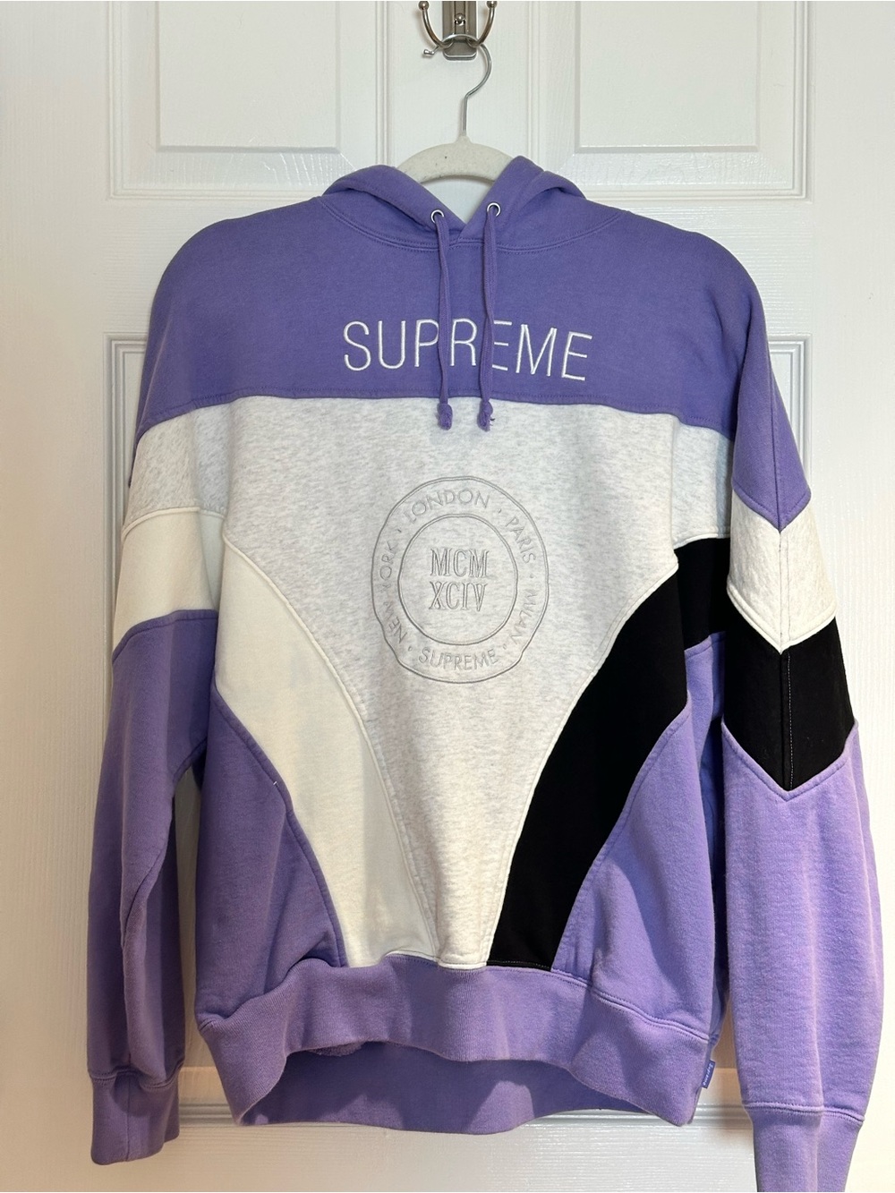 Supreme New York Lavender Hoodie Sweatshirt Practically New Worn Once